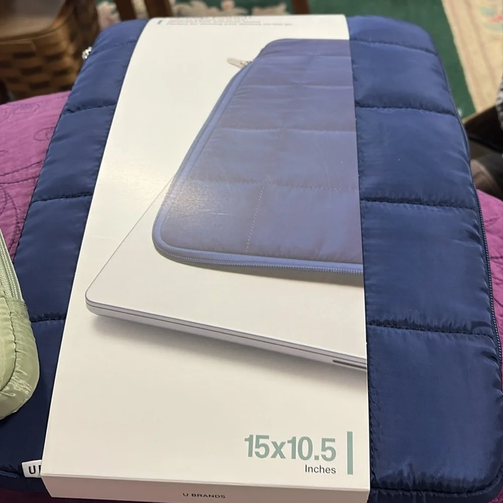 U Brands Green and Blue Quilted Laptop Sleeves - Picture 4 of 7